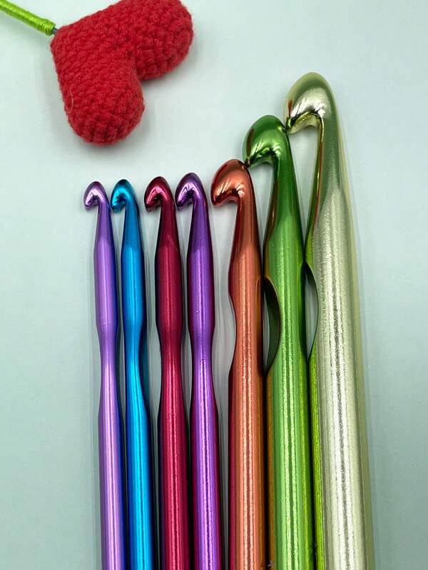 7 pièces Set de Crochets Crochet Géants - Matériau en Aluminium Oxydé, Convient pour le Tricot Épais, Idéal pour le Crochet de Couverture et de Tapis, Crochets de Couleurs Aléatoires, Tailles 6,5 mm, 7,0 mm, 8,0 mm, 9,0 mm, 10,0 mm, 12,0 mm, 15,0 mm