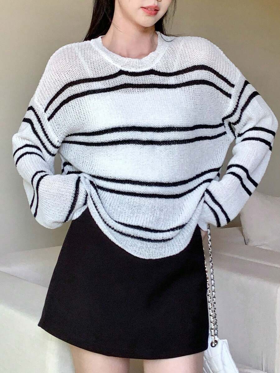 宽松针织罩衫薄款条纹长袖披肩T恤，布料随机 - 黑與白 - 查看 1