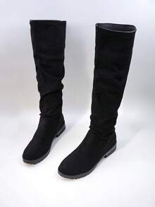 A Pair Of Fashionable Girl's Knee - High Boots With A Slouchy, Ruched Design. Ideal For Elevating Daily Looks, Adding Flair To Holiday Getaways, And Making A Statement At Parties. The Perfect Blend Of Style And Versatility For Every Occasion."Ruched Girl's Tall Suede Boots""Chunky Heel Knee - High Suede Boots""Casual Party Knee - High Boots""Versatile Slouchy Knee - High Boots"