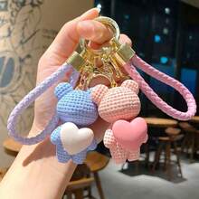 1 pieza Llavero de oso de peluche con forma de corazón rosa de resina, creativo para damas. Llavero de carro de dibujos animados delicado y lindo, colgante de bolso para uso diario o regalo de pareja, accesorios de Halloween, Día del Maestro