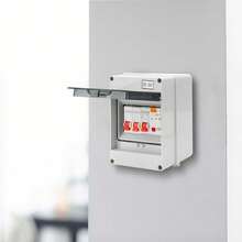 La unidad de consumo tiene una apariencia hermosa, un tamaño pequeño y un peso ligero. Capacidad de ruptura de alta puntuación, desenganche rápido. La carcasa y los componentes están hechos de plástico ignífugo y resistente al impacto, con excelentes propiedades y confiabilidad. Carcasa protectora ip65, estable. Ampliamente utilizado en garajes, caravanas, talleres, casas exteriores, etc. - Blanco - Ver 5