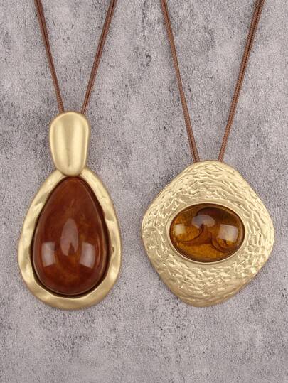 1pc Exaggerated Vintage Water Drop Resin Pendant Necklace, Gold-Tone Alloy, Luxury Style Fashion Personalized, Gift For Friends And Family