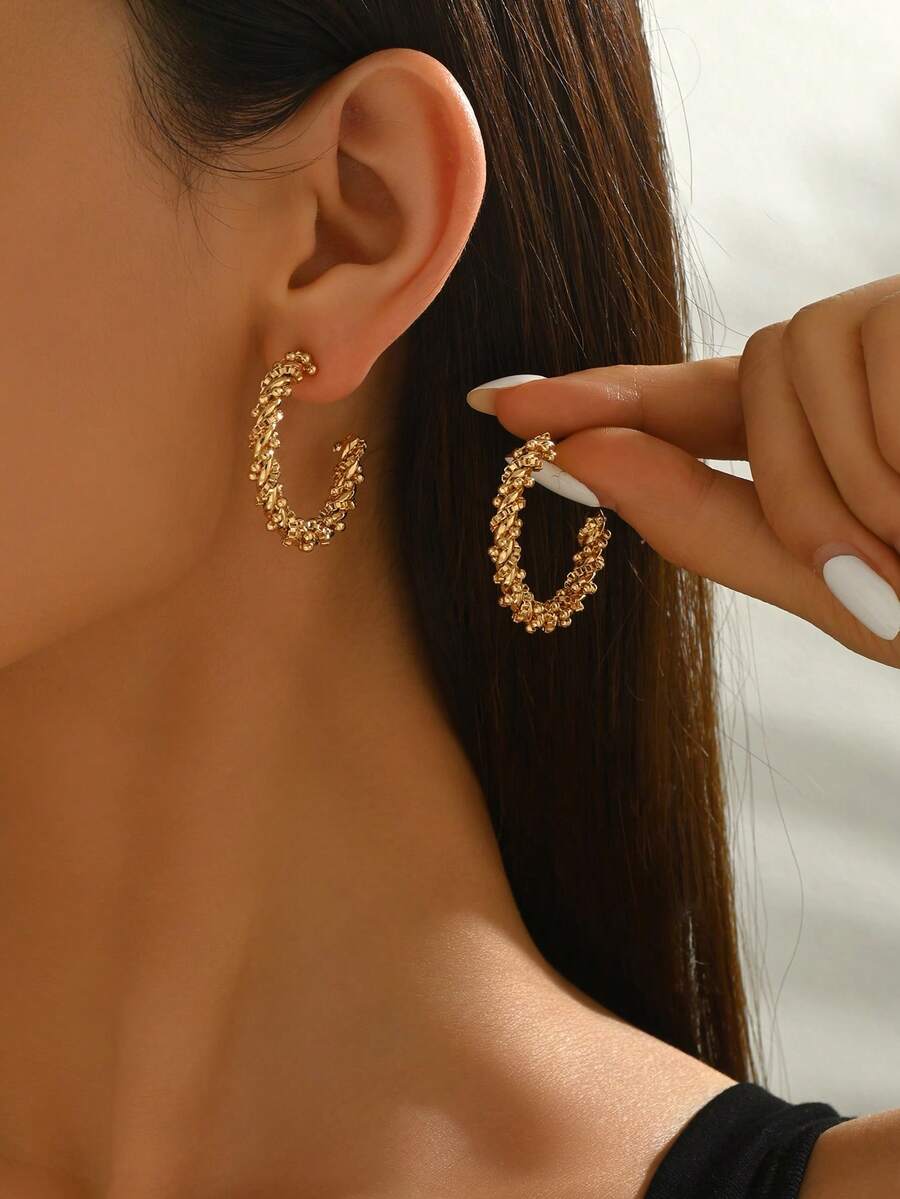 1 Pair European And American Vintage Style Minimalist Asymmetrical Twist C-Shaped Copper Hoop Earrings, Suitable For Party And Daily Wear - Yellow Gold - View 1