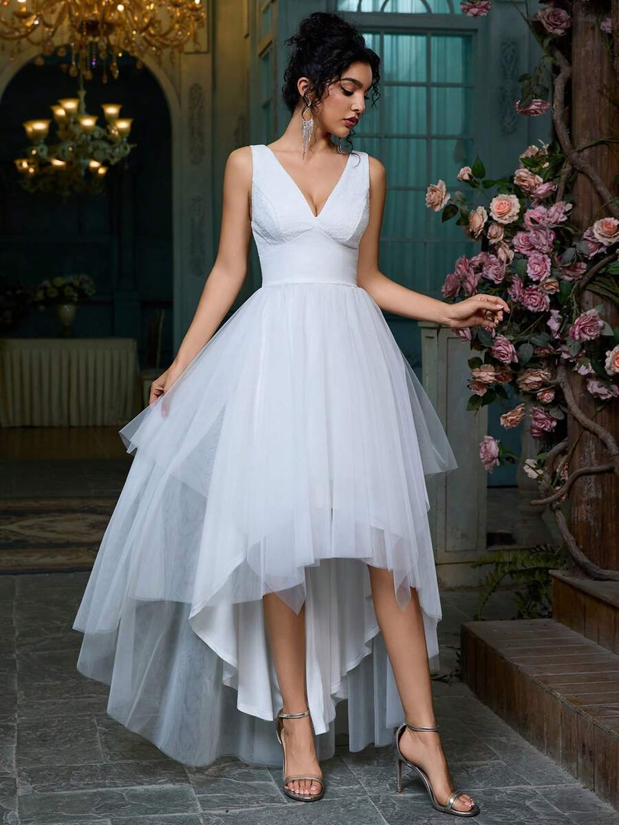 Abito elegante da donna in colore unito, stile vintage minimalista romantico, con zip, inserti in rete e trasparenze, adatto per eventi formali, feste di laurea, matrimoni, cene di gala, balli di fine anno, servizi fotografici, in bianco, per estate, autunno e primavera - Bianco - Visualizzare 1