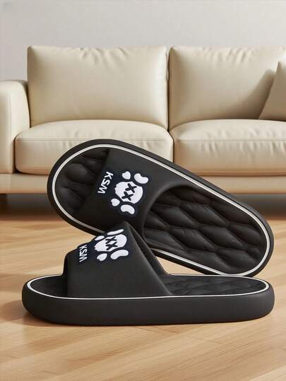 نعال رجالي جديدة عصرية وأنيقة، مصنوعة من مادة EVA مفتوحة الأصابع ذات قاع ناعم، قابلة للتنفس ومريحة للارتداء في المنزل، لون أسود مناسبة للارتداء اليومي في الداخل والخارج، ضرورية للتنقل اليومي