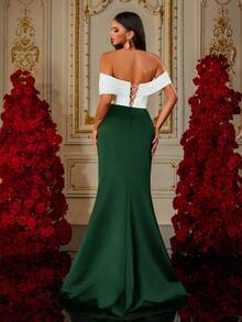 A Black And White Color-Block Off-Shoulder Ruched Satin High-Slit Mermaid Train Luxury Evening Gown - Dark Green - View 2