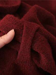 1件纯色休闲百搭女士保暖三角针织围巾披肩，可搭配连衣裙