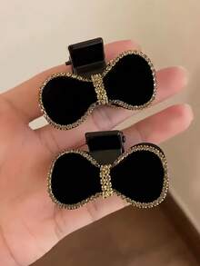 2 Stück elegante, süße schwarze Samt-Gold-Diamant-Haarspangen Set für Frauen, exquisit und luxuriös, geeignet für Pony und abstehende Haare, perfekt für süße und elegante Frisuren, ideal für den täglichen Gebrauch oder besondere Anlässe, um Ihren Look zu betonen.