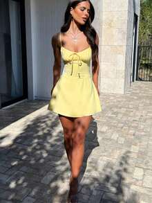 Vestido línea A con lazos sin espalda, diseño sexy slim, moda primavera/verano. Vestido línea A sexy sin mangas con cordones. Nuevo diseño de ropa de mujer para el verano