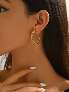 1 Pair European And American Vintage Style Minimalist Asymmetrical Twist C-Shaped Copper Hoop Earrings, Suitable For Party And Daily Wear - Yellow Gold - View 5