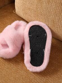 1 Pair Children's Fashionable Fluffy House Slippers, Warm And Comfortable Criss-Cross Slippers