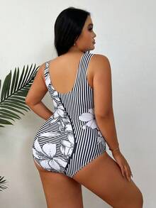 1pc Plus Size Monochrome Positioned Print One-Piece Swimsuit