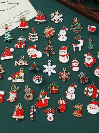 10 piezas Surtido de accesorios navideños serie Papá Noel, árbol de Navidad, reno, hombre de jengibre, calcetines, accesorios de resina para collares y pulseras DIY