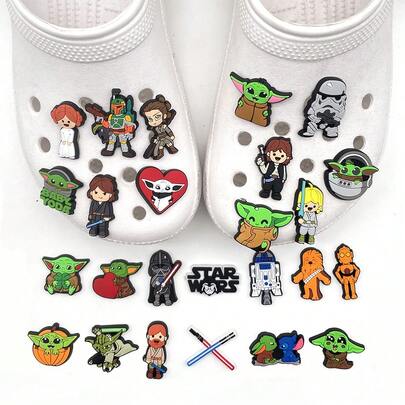 Star Wars Conjunto de decoração de sapatos STAR WARS - Encantos para microbonecos com poses e trajes exclusivos, acessório de plástico durável para Halloween, acampamento, festas temáticas, acessórios para festas temáticas, design lúdico, artesanato de qualidade, sem bateria