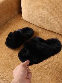 1 Pair Kids' Plush Lined Anti-Slip Warm Slippers, Comfortable Soft Bottom Fashionable Fuzzy Warm Flat Shoes, Suitable For Indoor Wear, Ideal For Winter, Cross-Strap Style - Black - View 3