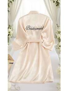 1 pièce Robe à lettre initiale de mariée et demoiselle d'honneur, tenue de préparation pour la fête nuptiale, accessoires pour cérémonie et réception de mariage. Pyjama de printemps/été pour demoiselle d'honneur, robe de mariée, meilleure amie. Peignoir de mariée brodé. Fournitures de mariage. Accessoires de fête de mariage en plein air. + 1 paire de pantoufles