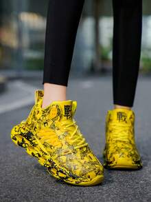 أحذية رياضية كاجوال بطبعات غرافيتي يمكن ارتداؤها من الجنسين، أحذية رياضية متعددة الاستخدامات، أحذية كرة السلة بنعل سميك مقاس كبير مع نمط غرافيتي عشوائي جديد