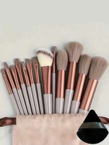 Ensemble de 14 pinceaux de maquillage professionnels avec des poils en nylon et un manche en ABS | Comprend un pinceau, un pinceau de contour, un pinceau de mélange, un pinceau à ombre à paupières et une houppette triangulaire en velours pour tous les types de peau. Le cadeau parfait pour la Saint-Valentin et la Fête des Mères