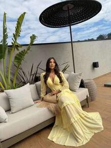 Women's Long Chiffon Dress With Long Sleeves, V-Neck, Ruffled Hem And Lining - 黃色 - 查看 2