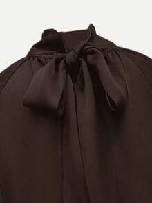 Blusa elegante de unicolor con cuello alto y mangas farol para mujer