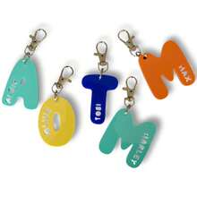 2 piezas Llavero personalizado con letra | Etiqueta de equipaje | Etiqueta de mochila Llavero con letra de burbuja de acrílico personalizado y colorido - Llavero personalizado - Regalo para niños y adultos - Etiqueta de equipaje - Regalo de Navidad - Bolsa de obsequio de fiesta, Etiqueta de nombre de mochila de acrílico DIY - Multicolor - Ver 7