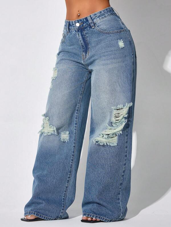 Calça Jeans Feminina Casual de Cintura Baixa, Perna Larga, Rasgada, com Bolso Inclinado e Curva