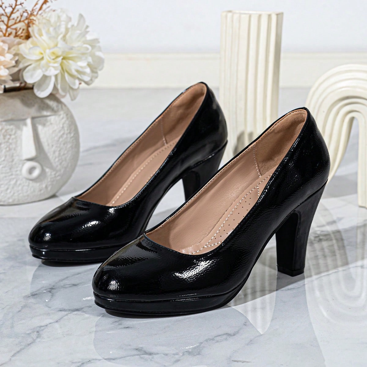 Tacones altos de punta redonda de cuero patentado para mujer, tacones altos de bajo escote, adecuados para todas las estaciones