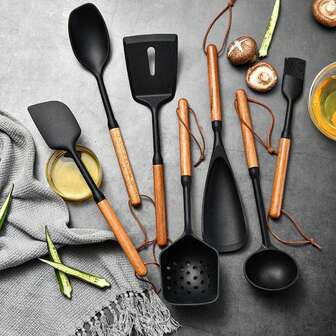 Wooden Handle Silicone Pot Spatula Kitchen Utensils High Temperature Resistant Cooking Shovel Soup Spoon Daily Dining Kitchen, Family Dinner Supplies, Christmas Party Supplies