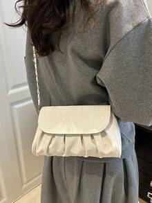Bolsa de ombro feminina elegante com design de nuvem plissada e corrente, bolsa transversal quadrada pequena e estilosa