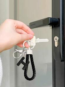 [Móc khóa chữ cái viết tắt màu trắng đơn] Móc khóa chữ cái viết tắt màu trắng đơn thanh lịch với đá Rhinestone sáng bóng & mặt dây chuyền chữ | Phụ kiện ba lô kim loại & chìa khóa ô tô, Mặt dây chuyền pha lê may mắn, Mặt dây chuyền túi xách và ba lô bằng hợp kim sáng bóng, Quà tặng lý tưởng cho phụ nữ, Ngày lễ tình nhân, Ngày nhà giáo, Tốt nghiệp, Sinh nhật - Nhiều màu - Xem 8