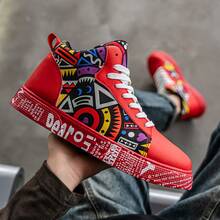 Zapatos casuales de skateboard de caña alta para hombres, rojos con estampado geométrico aleatorio, cómodos y versátiles con puntera redonda y cordones, para deportes al aire libre y senderismo, regalo de Navidad