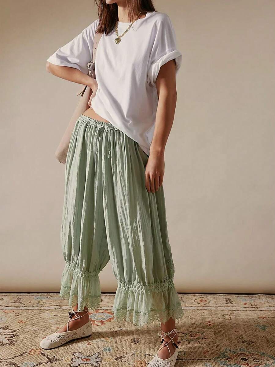 Pantalones capri para mujer, corte holgado, talle medio, estilo patchwork con encaje y diseño tipo farol; ropa casual y urbana. - verde menta - Ver 1