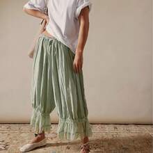 Pantalones capri para mujer, corte holgado, talle medio, estilo patchwork con encaje y diseño tipo farol; ropa casual y urbana. - verde menta - Ver 2