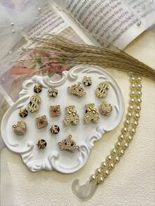 18 szt. akcesoriów do butów ogrodowych DIY, złota korona z kryształkami w kształcie niedźwiedzia, ozdoby do butów z łańcuszkiem z pereł, zdejmowane ozdoby do sandałów plażowych, buty z wydrążonymi w środku wzorami, prezenty świąteczne