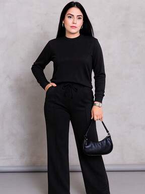 Traje 2 piezas casual de otoño que incluye blusa corta holgada y pantalones pierna ancha tipo pata elefante amplios y cordón en la cintura tela sin transparencias