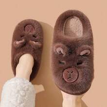Pantufas de pelúcia macias, quentinhas e antiderrapantes, modelo 2025, com estampa fofa de capivara e bico fechado, essenciais para o inverno. - Castanho escuro - Ver 4