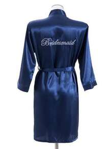 1 pièce Robe à lettre initiale de mariée et demoiselle d'honneur, tenue de préparation pour la fête nuptiale, accessoires pour cérémonie et réception de mariage. Pyjama de printemps/été pour demoiselle d'honneur, robe de mariée, meilleure amie. Peignoir de mariée brodé. Fournitures de mariage. Accessoires de fête de mariage en plein air. + 1 paire de pantoufles