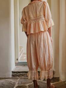 Pantalones capri para mujer, corte holgado, talle medio, estilo patchwork con encaje y diseño tipo farol; ropa casual y urbana. - Champán - Ver 3