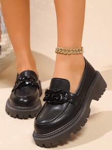 Mocassins à semelle épaisse pour femmes, chaussures noires polyvalentes et pratiques pour le trajet domicile-travail avec boucle à chaîne décorative, chaussures  noir de style britannique rétro unicolore, chaussures à talon moyen surélevées, chaussures décontracté Babies à bout rond et à enfiler - Noir - Voir 4