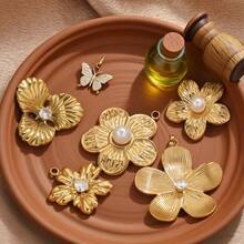 1/5-Piece 304 Stainless Steel Fashion Minimalist Cherry Blossom Inlaid With Synthetic Crystal Pearl Pendant, Featuring 18K Gold-Plated Finish. Lightweight And Elegant Floral Design, Suitable For Car Key Charms, Birthday Or Festive Gifts, Valentine's Day Gift Bags For Couples, Ladies' Stainless Steel Jewellery Pendant DIY Accessories, Or Pendant Necklaces.