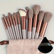 Ensemble de 14 pinceaux de maquillage professionnels avec des poils en nylon et un manche en ABS | Comprend un pinceau, un pinceau de contour, un pinceau de mélange, un pinceau à ombre à paupières et une houppette triangulaire en velours pour tous les types de peau. Le cadeau parfait pour la Saint-Valentin et la Fête des Mères