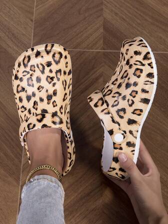 Nuevos zapatos de jardín para mujer, zapatos planos ajustables y holgados, pantuflas esponjosas para dormitorio/viaje/playa, pantuflas de punta cerrada