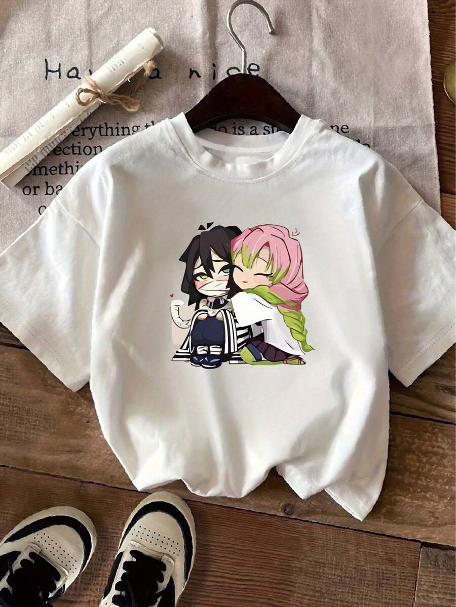 Camiseta Gráfica De Anime Rosa Pastel Para Mujer - Suave Camiseta Casual De Uso Diario Con Diseño De Personajes, Ligera Camiseta De Verano Para Fans De Anime Y Disfraces De Cosplay, Camiseta De Anime, Mercancía De Fans, Diseño Juguetón, Ajuste Cómodo, Estampado Geométrico, Tejido Transpirable, Camiseta De Manga Corta, Entusiastas De Streetwear, Atuendo De Vacaciones, Diseño De Moda, Camiseta Duradera, Camiseta Impresa, Entusiastas De Streetwear. - Blanco - Ver 1