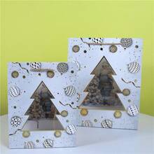 3 piezas Bolsas de regalo de Navidad - Tamaño mediano de 10 pulgadas, bolsas de regalo de papel grueso con impresión de Navidad de alta calidad. Conveniente para la temporada navideña, listo para regalar a granel. Hecho de cartón laminado mate de 210 g/m² para una sensación resistente y de alta calidad. Bolsas de regalo de papel con estampados de muñeco de nieve, árbol de Navidad y ciervo de Navidad.