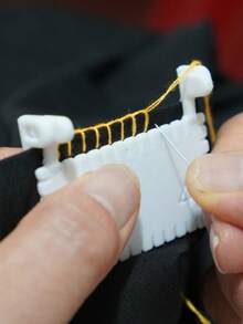 Hand sewn border lock 1/2 件夹式缝纫工具 - 塑料边缘缝纫锁和编织工具，可拆卸，具有固定效果，适合初学者和老年人，用于服装缝纫、布料、修补、服装保养、老年人手动辅助 | 精密缝纫设备 | 塑料工具、缝纫配件，适用于 DIY 手工缝纫项目 | 人体工程学设计 | 表面光滑 - 彩色 - 查看 15