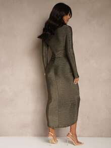 Vestido justo de viscose com cintura franzida e fio metálico