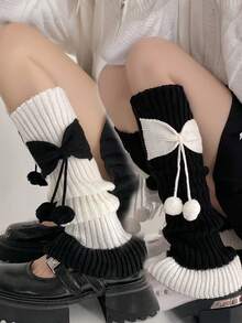 1/2 Paio di scaldamuscoli in maglia con fiocco e pon pon in rosso, verde, nero, bianco, versatili scaldamuscoli alti fino alla coscia, adatti per autunno, inverno, primavera, Natale