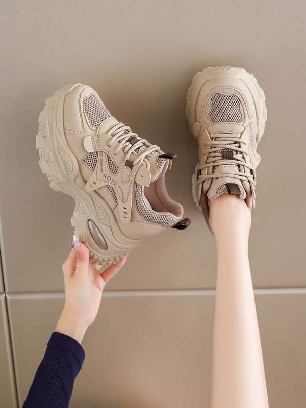 2025 Herbst/Winter Neue Dicksohlige Innenerhöhende Schuhe für kleine Frauen, Maillard Farbe Khaki Retro Damensportschuhe, vielseitige schlankende & erhöhende Lässig Laufschnürer