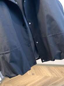 女士休闲无袖背心，时尚百搭的荷叶边下摆设计，纯色梭织宽松版型，带帽黑色外套背心，适合日常穿着、度假外出，可多种风格搭配，春夏款。 - 黑色 - 查看 4