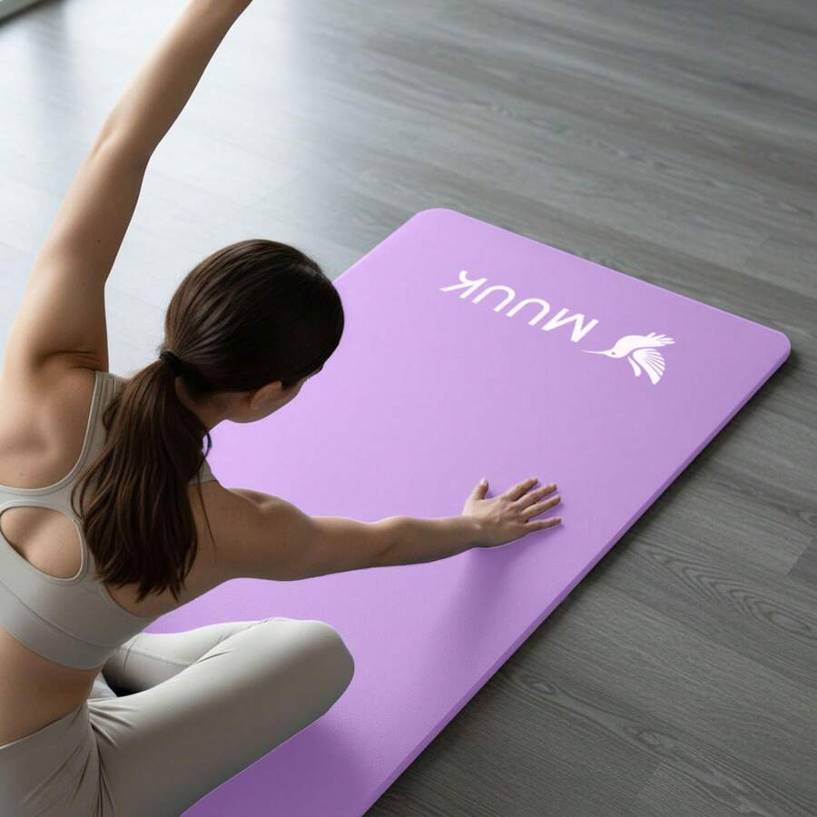 MUUK FITNESS Tapete de Yoga Foamy Antideslizante 150 x 59 cm | Esterilla Ligera de 8 mm con Correa de Transporte| Almohadilla para Rodillas y Codos | Material EVA Resistente, Ligero y Cómodo | Ideal para Ejercicio en Casa, Gimnasio, Parque, Viajes, Meditación y Estiramientos - Lila Pastel - Ver 1